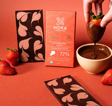 Load image into Gallery viewer, Moka Origins Dark Chocolate Strawberry Swirl Bar